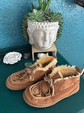 LLBean women’s Suede Fur-Lined Moccasin’s Chestnut color sz 8